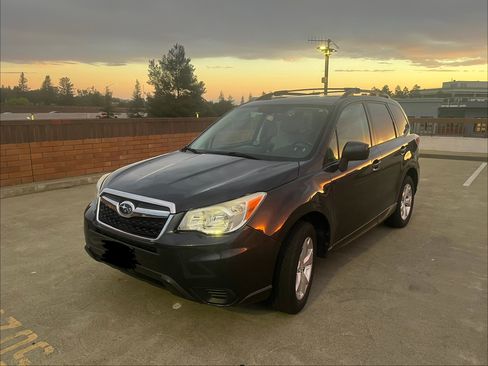 Used 2014 Subaru Forester 2.5i Premium w/ All-Weather Package image 2