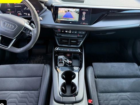 Used 2022 Audi e-tron GT Premium Plus image 13