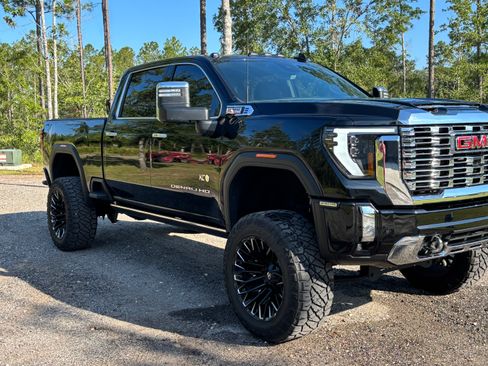 Used 2024 GMC Sierra 2500 Denali w/ Denali Reserve Package image 2