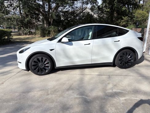 Used 2022 Tesla Model Y Performance image 5