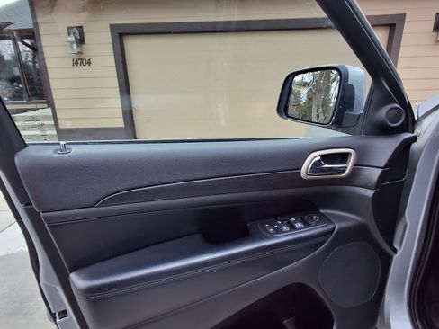 Used 2015 Jeep Grand Cherokee Laredo image 14