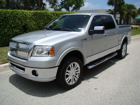 Used 2007 Lincoln Mark LT 2WD image 2