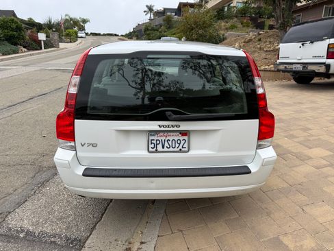 Used 2005 Volvo V70 2.4 image 8