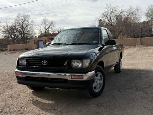 Used 1995 Toyota Tacoma Pickup image 2