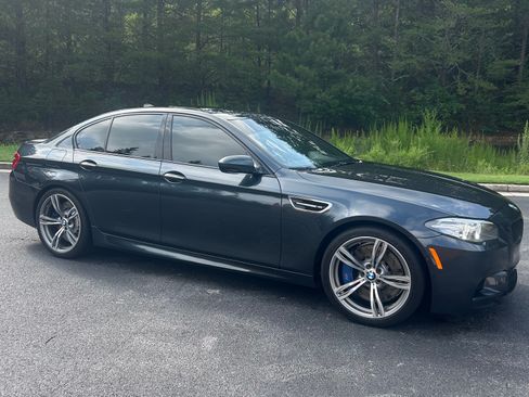 Used 2014 BMW M5 image 2