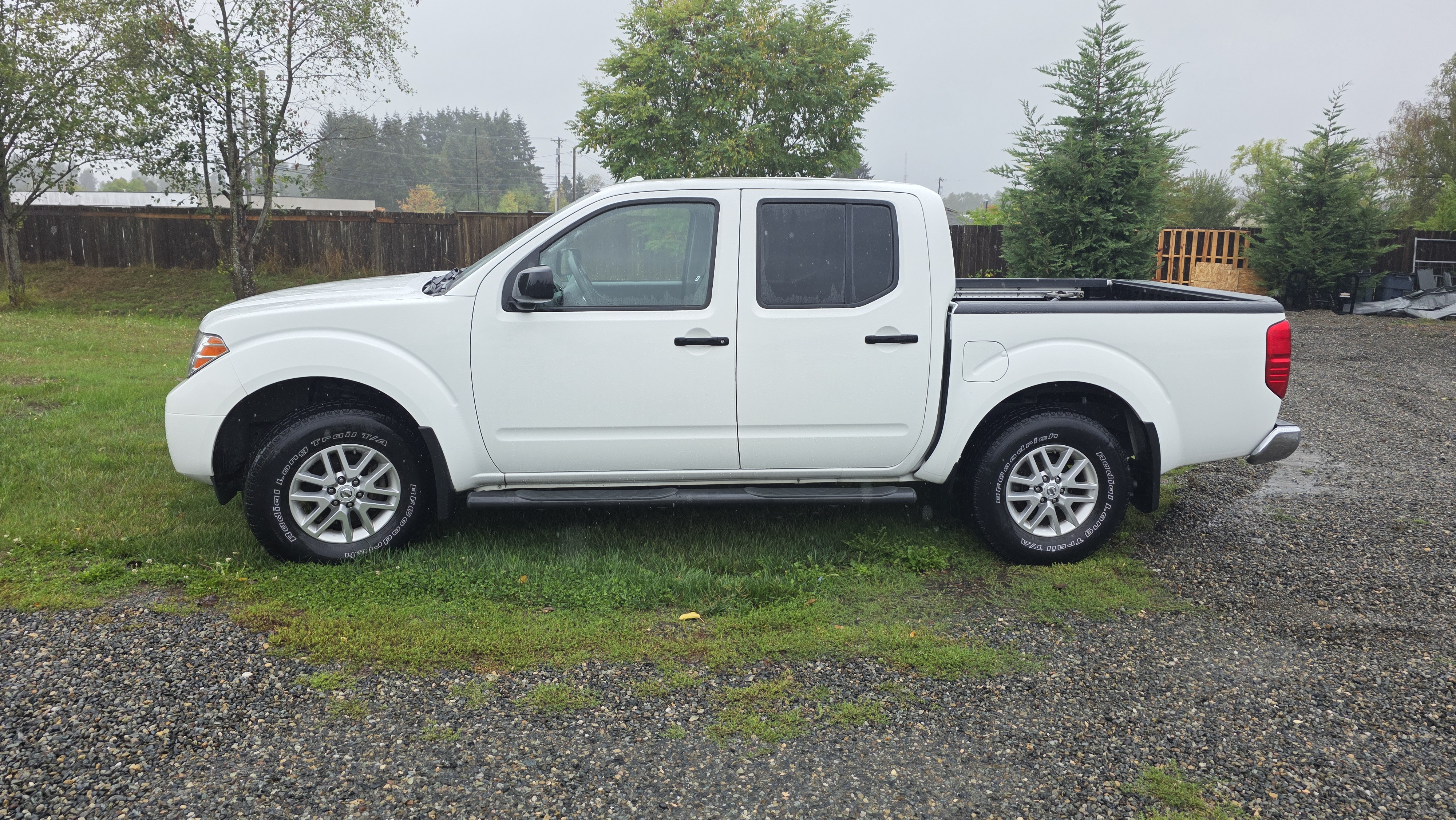 Used 2014 Nissan Frontier SV w/ SV Value Truck Package AWD/4WD image 1
