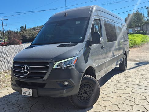Used 2020 Mercedes-Benz Sprinter 2500 image 1