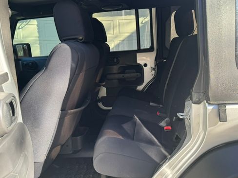 Used 2009 Jeep Wrangler Unlimited Rubicon image 9