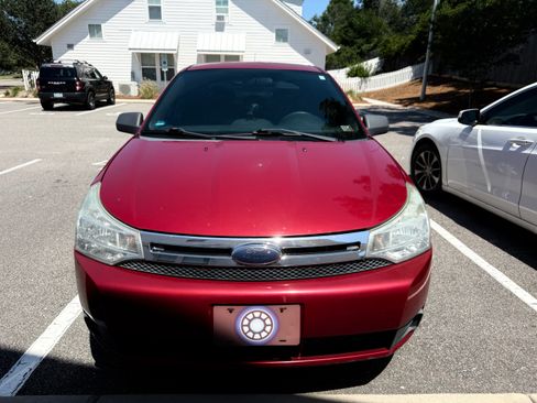 Used 2009 Ford Focus SE FWD image 1