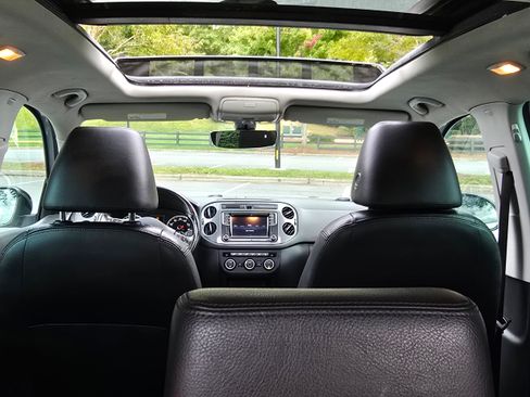 Used 2017 Volkswagen Tiguan Sport image 20