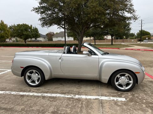 Used 2005 Chevrolet SSR Convertible Pickup 2D w/ Preferred Equipment Group image 9