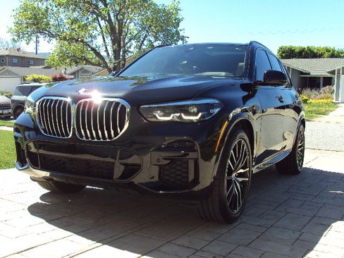Used 2022 BMW X5 xDrive40i w/ M Sport Package image 5