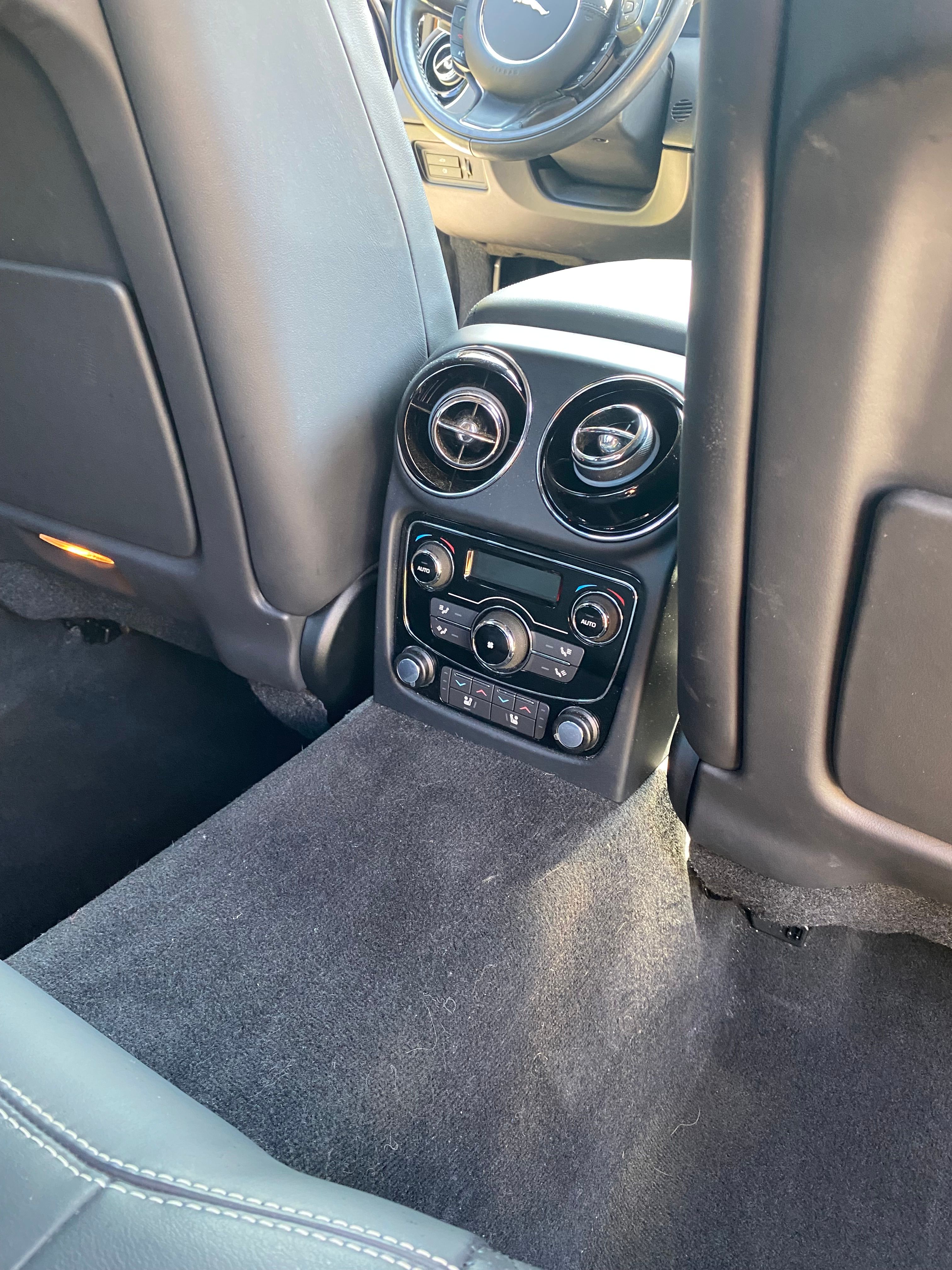 Used 2019 Jaguar XJ L Portfolio RWD image 11
