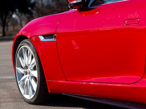 Used 2015 Jaguar F-TYPE R image 9