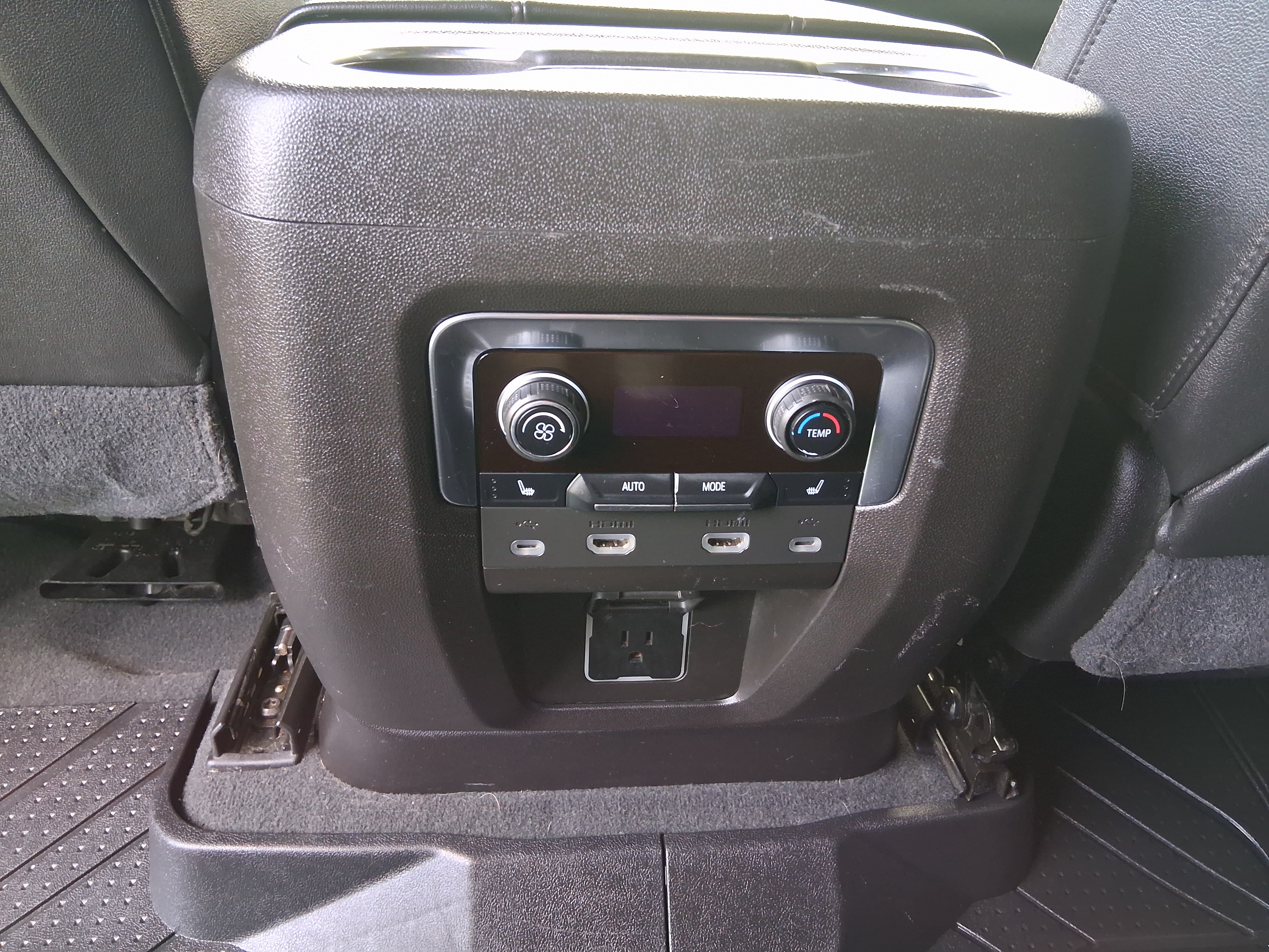 Used 2021 Chevrolet Tahoe High Country w/ Premium Package RWD image 12