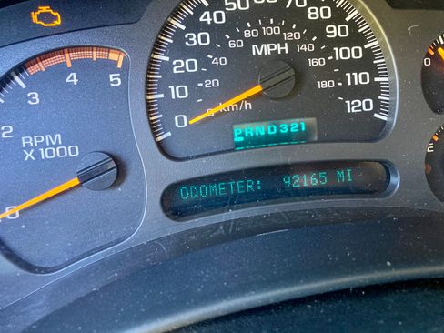 Used 2004 GMC Sierra 2500 SLE w/ Heavy-Duty Power Package AWD/4WD image 9