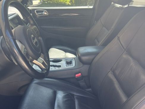 Used 2011 Jeep Grand Cherokee Laredo AWD/4WD image 9