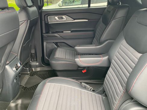 Used 2025 Ford Explorer ST-Line w/ Premium Package image 9