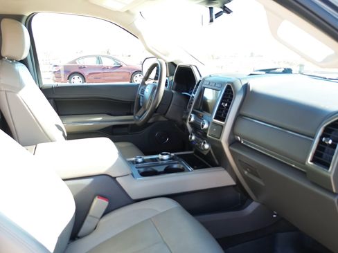 Used 2018 Ford Expedition Max XLT w/ Equipment Group 202A image 19