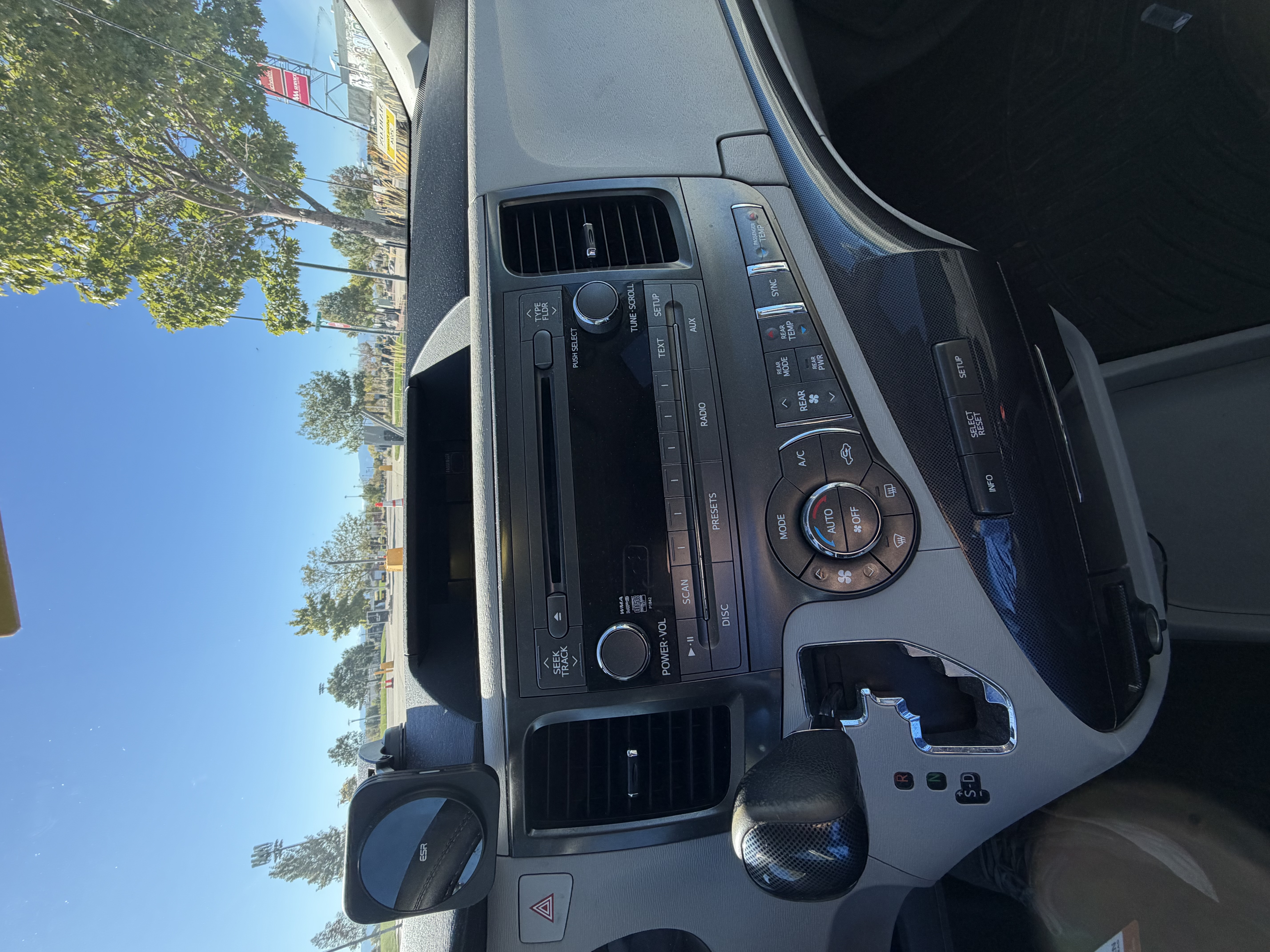 Used 2011 Toyota Sienna SE w/ Preferred Pkg FWD image 10