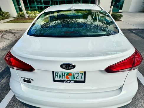 Used 2017 Kia Forte LX image 5