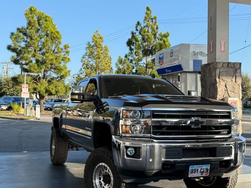 Used 2019 Chevrolet Silverado 2500 LTZ w/ Duramax Plus Package image 2