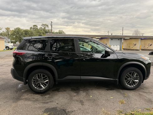 Used 2023 Nissan Rogue S image 4