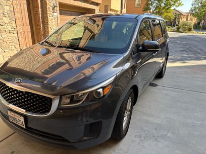 Used 2017 Kia Sedona LX w/ LX Essentials Premium Package