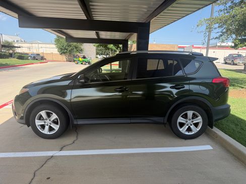 Used 2013 Toyota RAV4 XLE AWD/4WD image 4