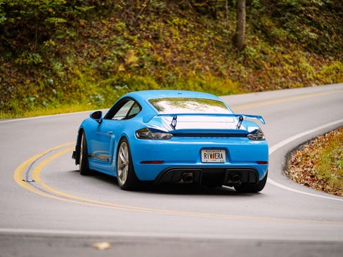 Used 2021 Porsche 718 Cayman GT4 image 2