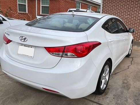 Used 2013 Hyundai Elantra GLS w/ Preferred Pkg image 2