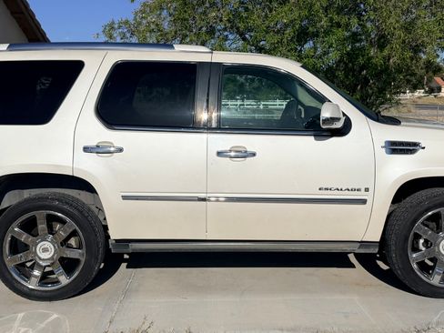 Used 2008 Cadillac Escalade AWD image 5