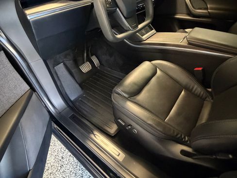 Used 2022 Tesla Model X image 16