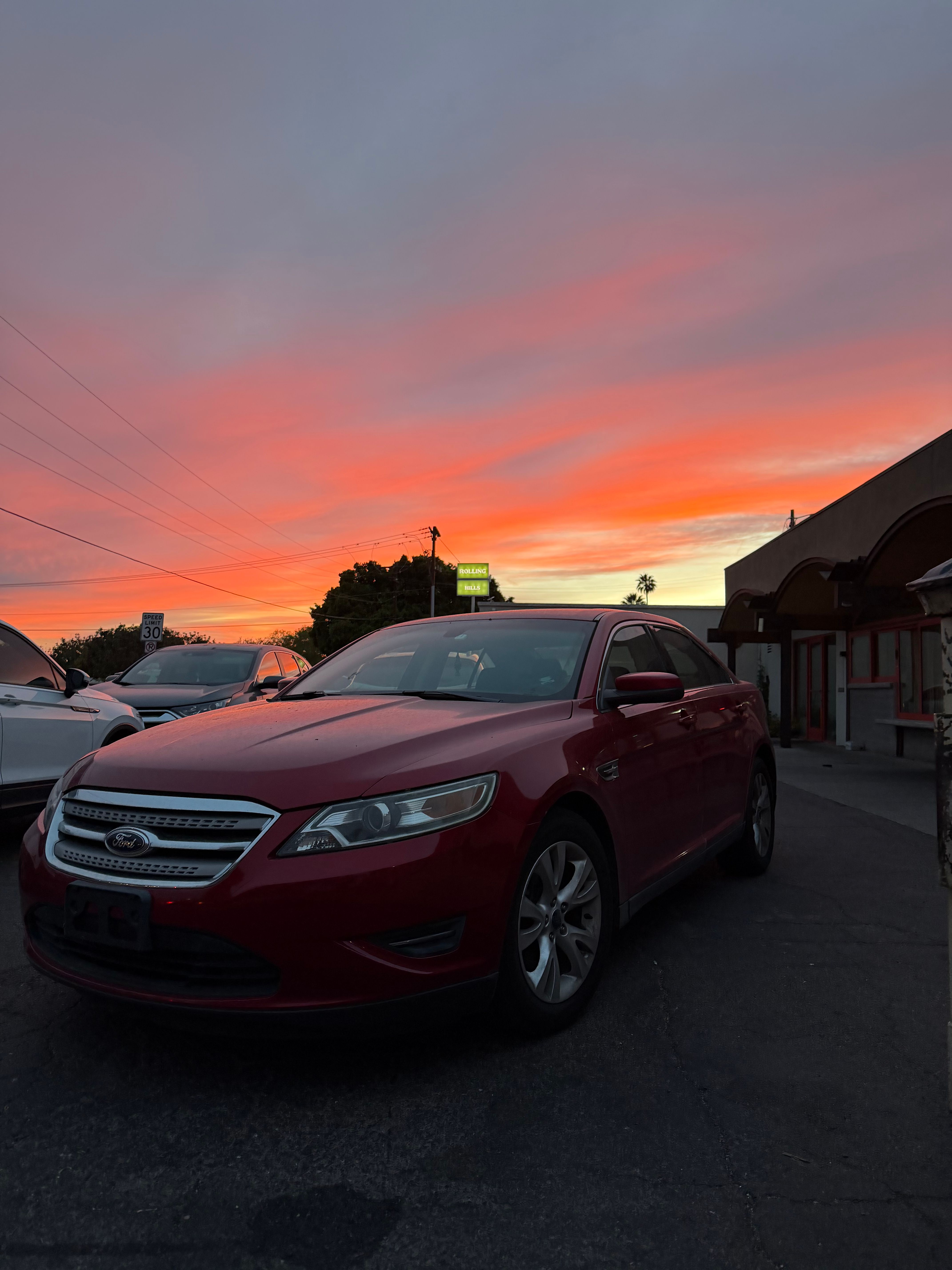 Used 2012 Ford Taurus SEL FWD image 1