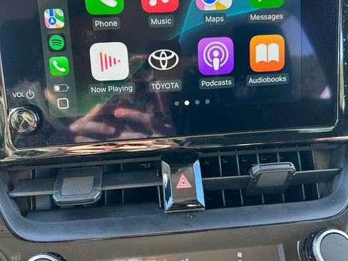 Used 2025 Toyota Corolla LE image 9