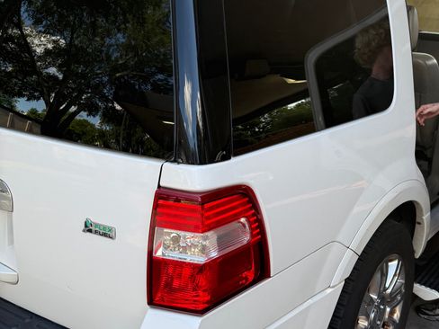 Used 2012 Ford Expedition Limited RWD image 1