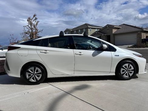 Used 2019 Toyota Prius Prime Advanced image 9