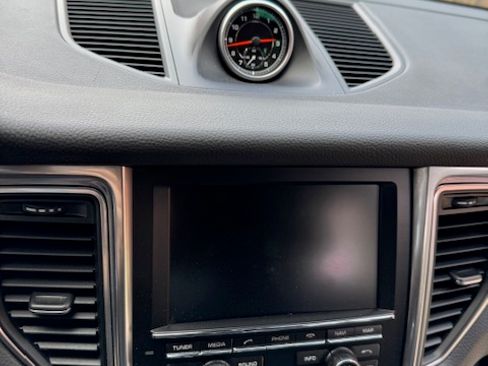 Used 2015 Porsche Macan S image 16