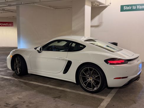 Used 2019 Porsche 718 Cayman RWD image 10