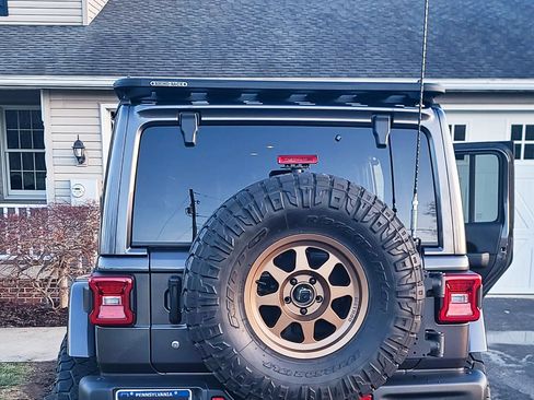 Used 2018 Jeep Wrangler Unlimited Rubicon image 10