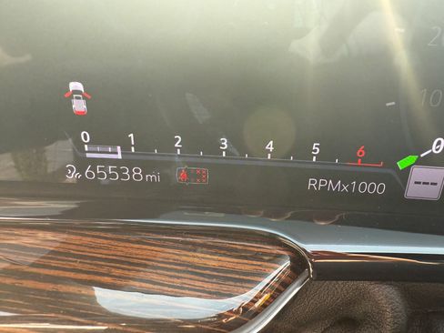 Used 2022 Cadillac Escalade ESV Premium Luxury image 14