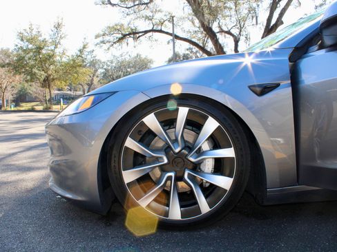 Used 2025 Tesla Model 3 Long Range image 10