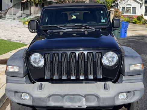 Used 2018 Jeep Wrangler Unlimited Sport S image 2