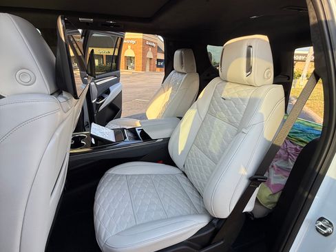 Used 2026 Cadillac Escalade ESV V AWD/4WD image 13