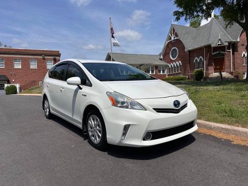 Used 2012 Toyota Prius V Two image 4