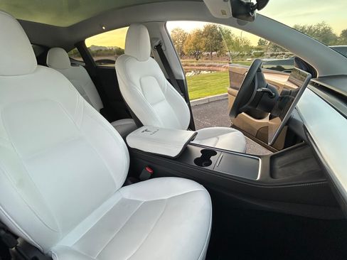 Used 2023 Tesla Model Y Performance image 4