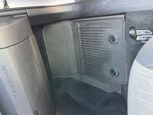 Used 2022 Toyota Tacoma TRD Sport image 16