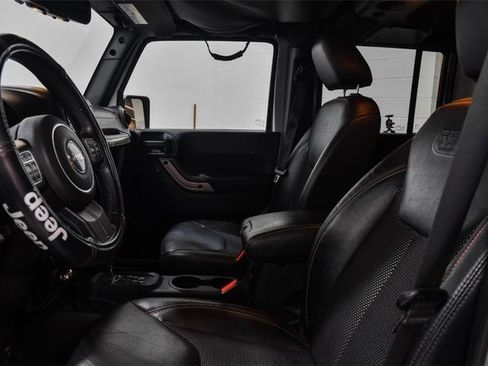 Used 2016 Jeep Wrangler Unlimited Sahara image 6