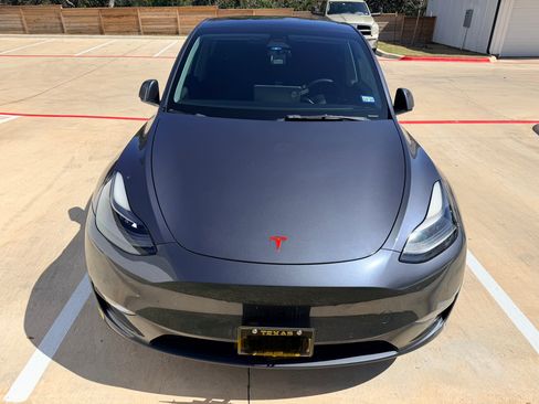 Used 2022 Tesla Model Y Performance image 4