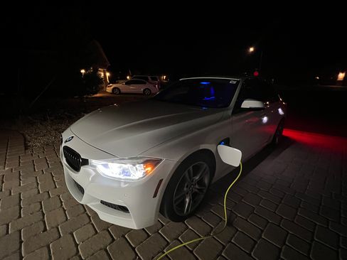 Used 2018 BMW 330e w/ M Sport Package image 8